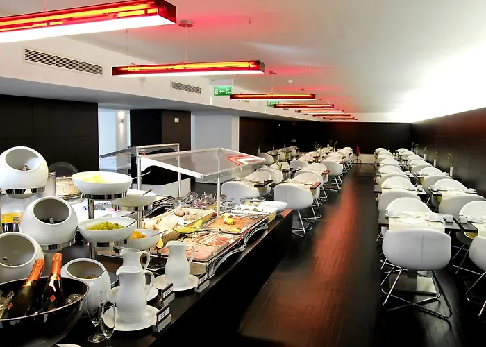 Отель Jeronimos 8 4*