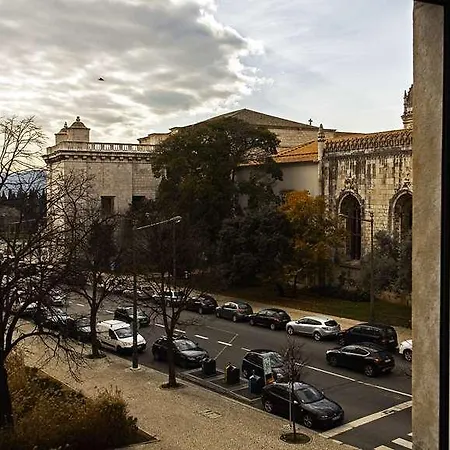 Jeronimos 8 Готель