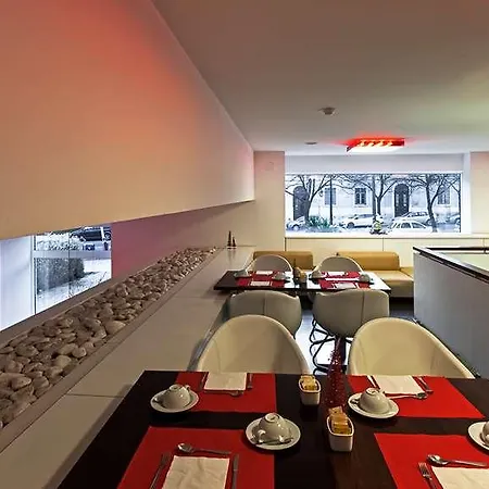 מלון Jeronimos 8