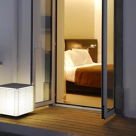 Jeronimos 8 מלון 4*