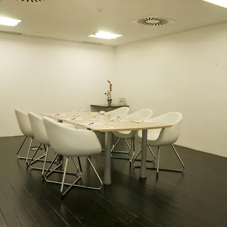 Jeronimos 8 מלון 4*