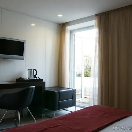 מלון Jeronimos 8 4*