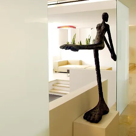 מלון Jeronimos 8 4*